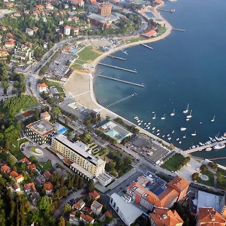 Uptown Apartments With Sea View Zaki