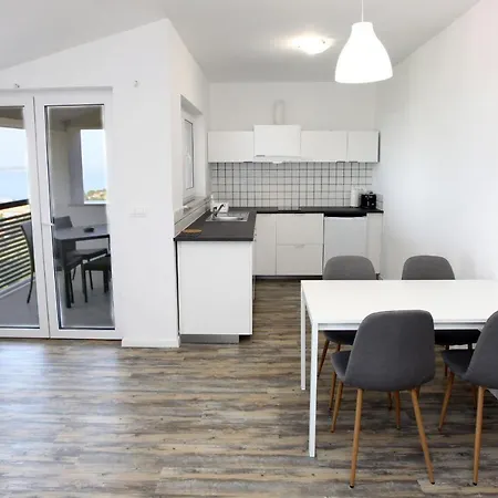 Uptown Apartments With Sea View Zaki