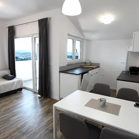 Uptown Apartments With Sea View Zaki *