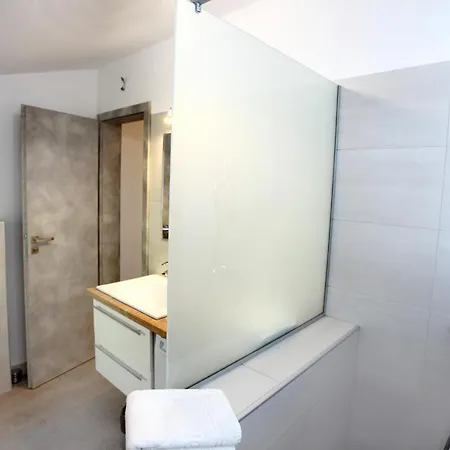 Uptown Apartments With Sea View Zaki *