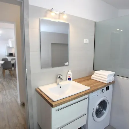 Uptown Apartments With Sea View Zaki