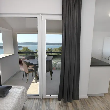 アパート Uptown Apartments With Sea View Zaki